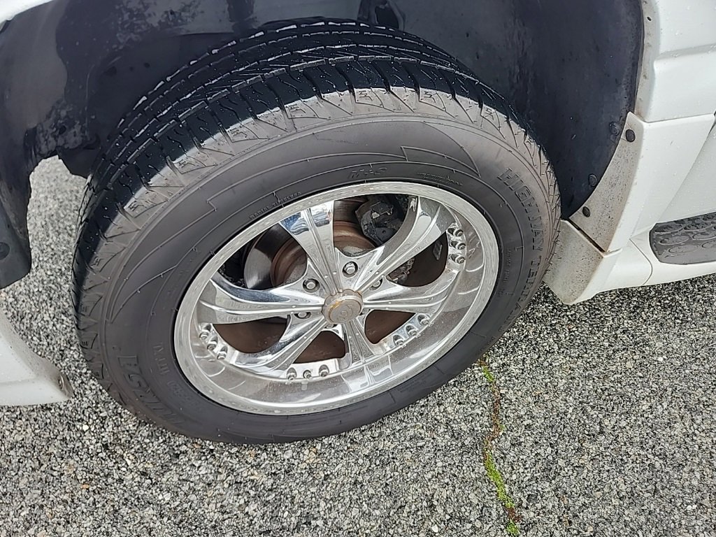 Used 2005 GMC Yukon XL Denali image 9