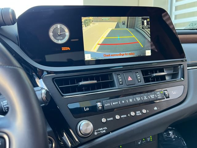 Used 2025 Lexus ES 300h w/ Premium Package FWD image 29