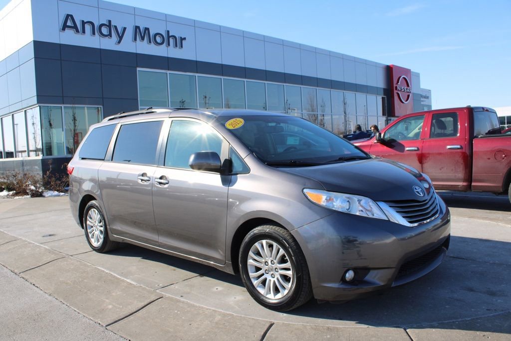 Used 2015 Toyota Sienna XLE image 1