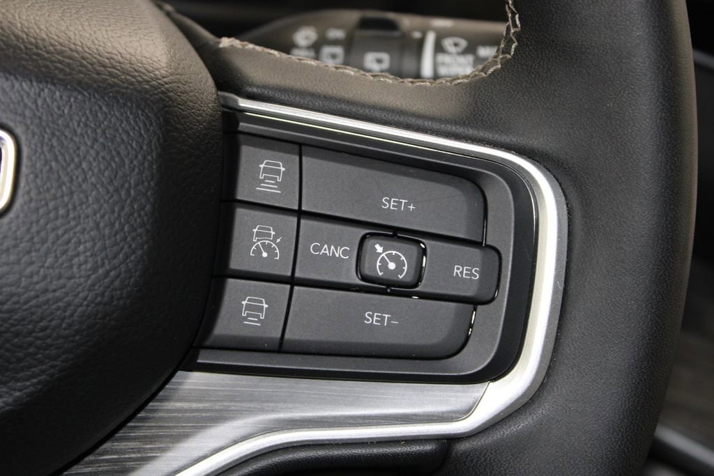 Used 2024 Jeep Wagoneer Series II image 39