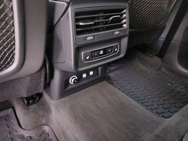 Used 2019 Audi Q8 Premium image 29