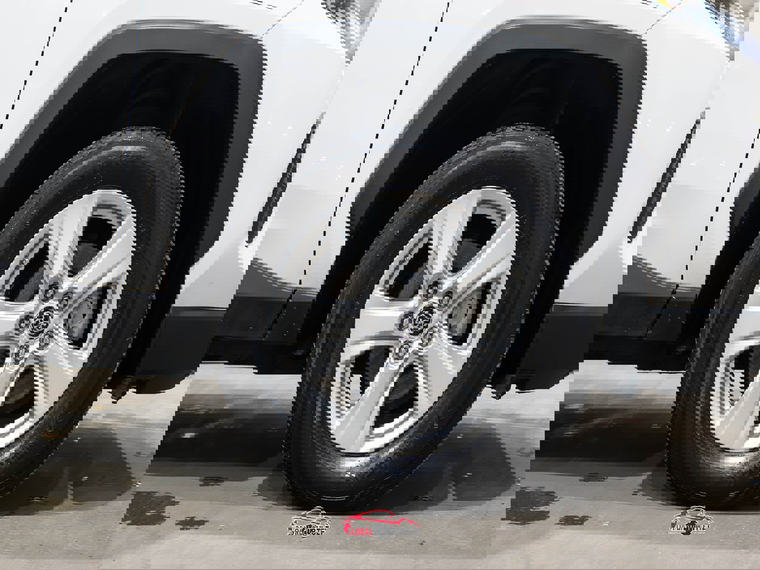 Used 2020 Toyota RAV4 LE image 9