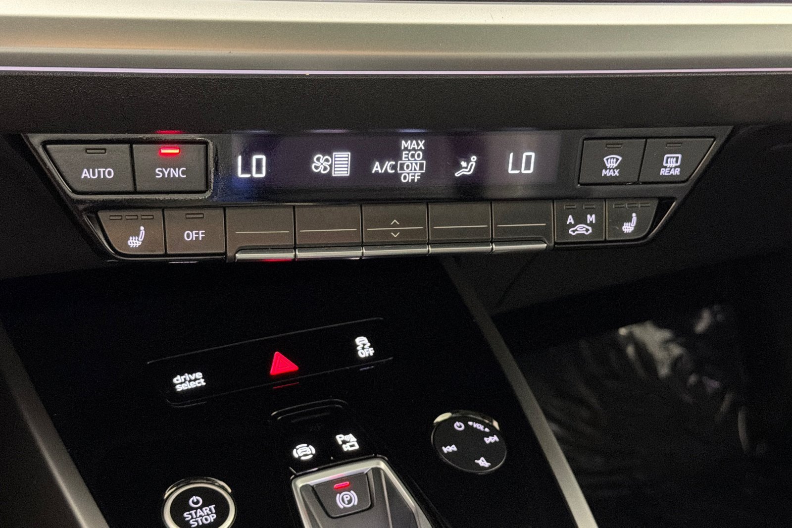 Used 2025 Audi Q4 e-tron Premium RWD image 20