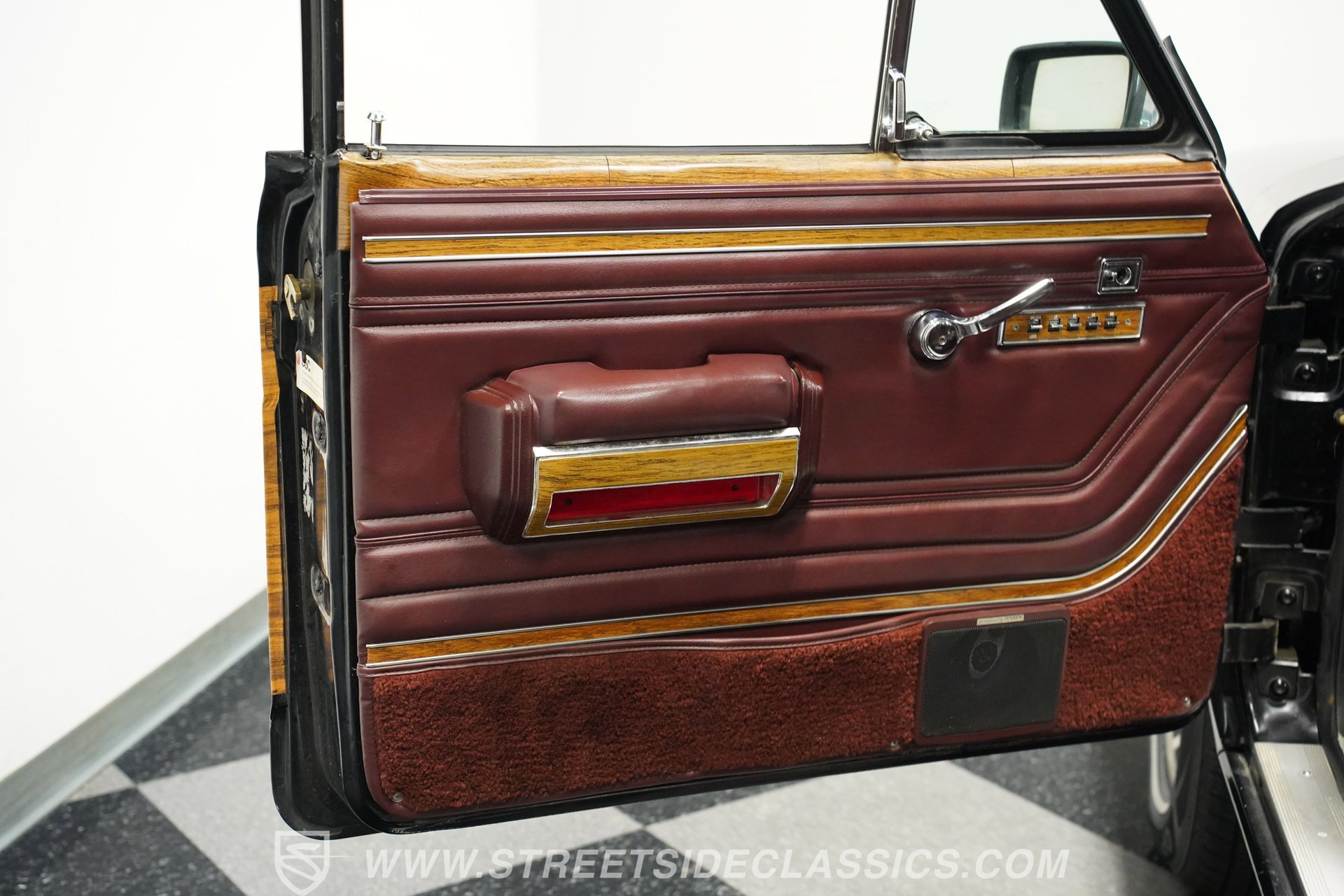 Used 1988 Jeep Grand Wagoneer image 32