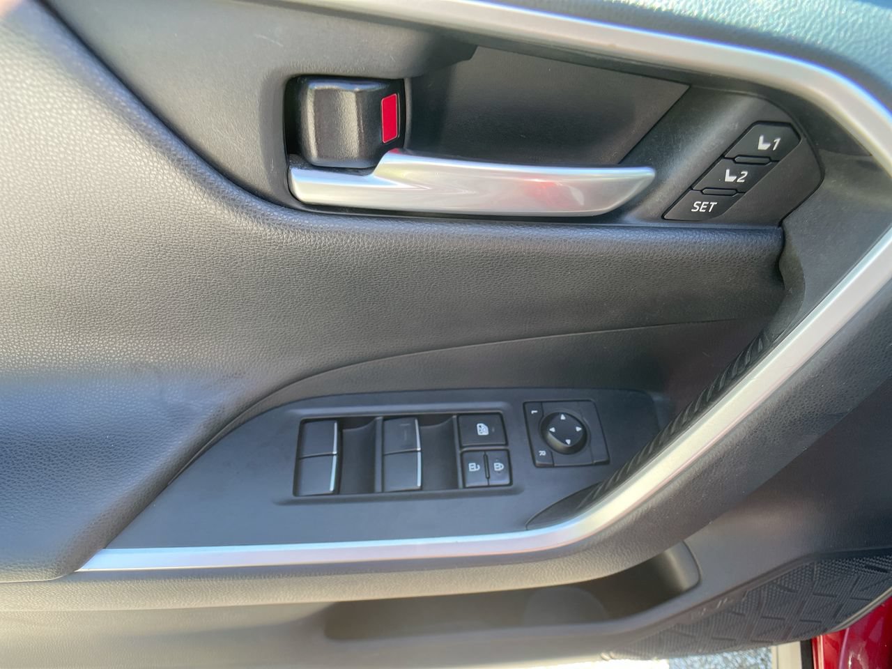 Used 2019 Toyota RAV4 Limited AWD/4WD image 14