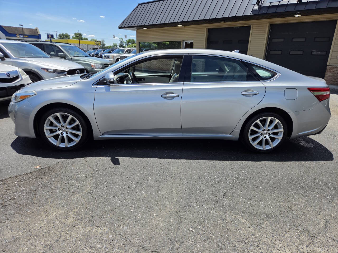 Used 2015 Toyota Avalon Limited FWD image 9