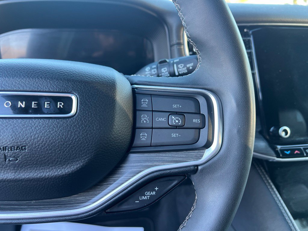 Used 2024 Jeep Wagoneer Series II AWD/4WD image 27