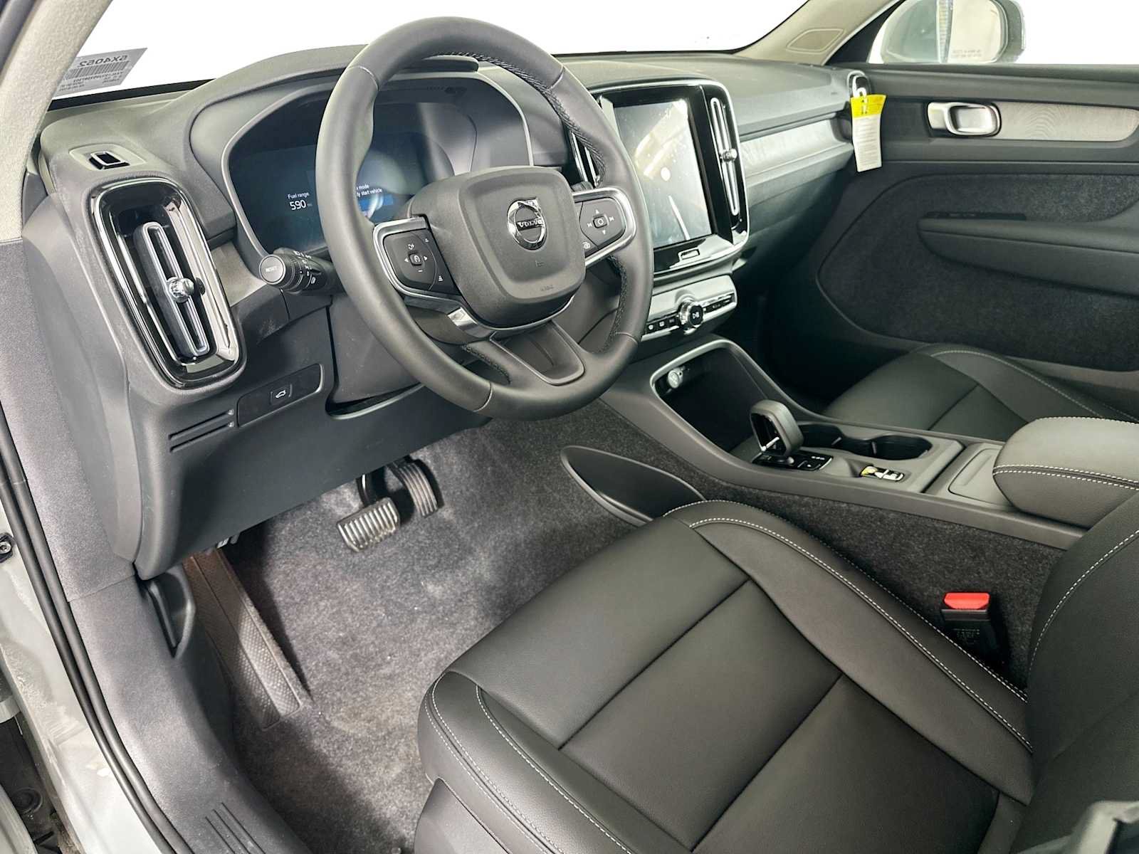 Used 2025 Volvo XC40 B5 Core w/ Climate Package AWD/4WD image 9