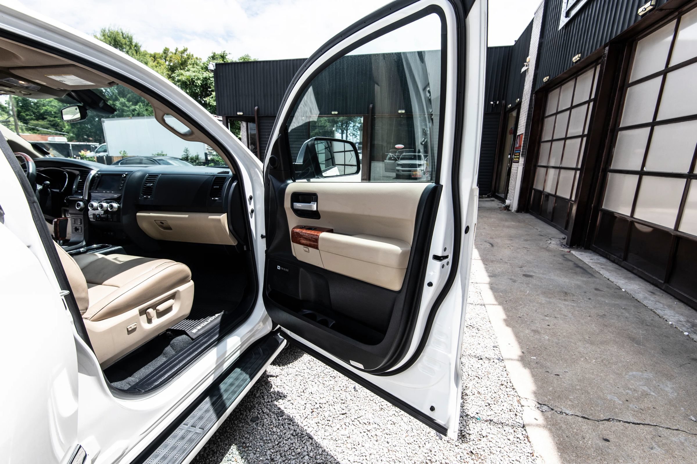 Used 2020 Toyota Sequoia Platinum RWD image 32