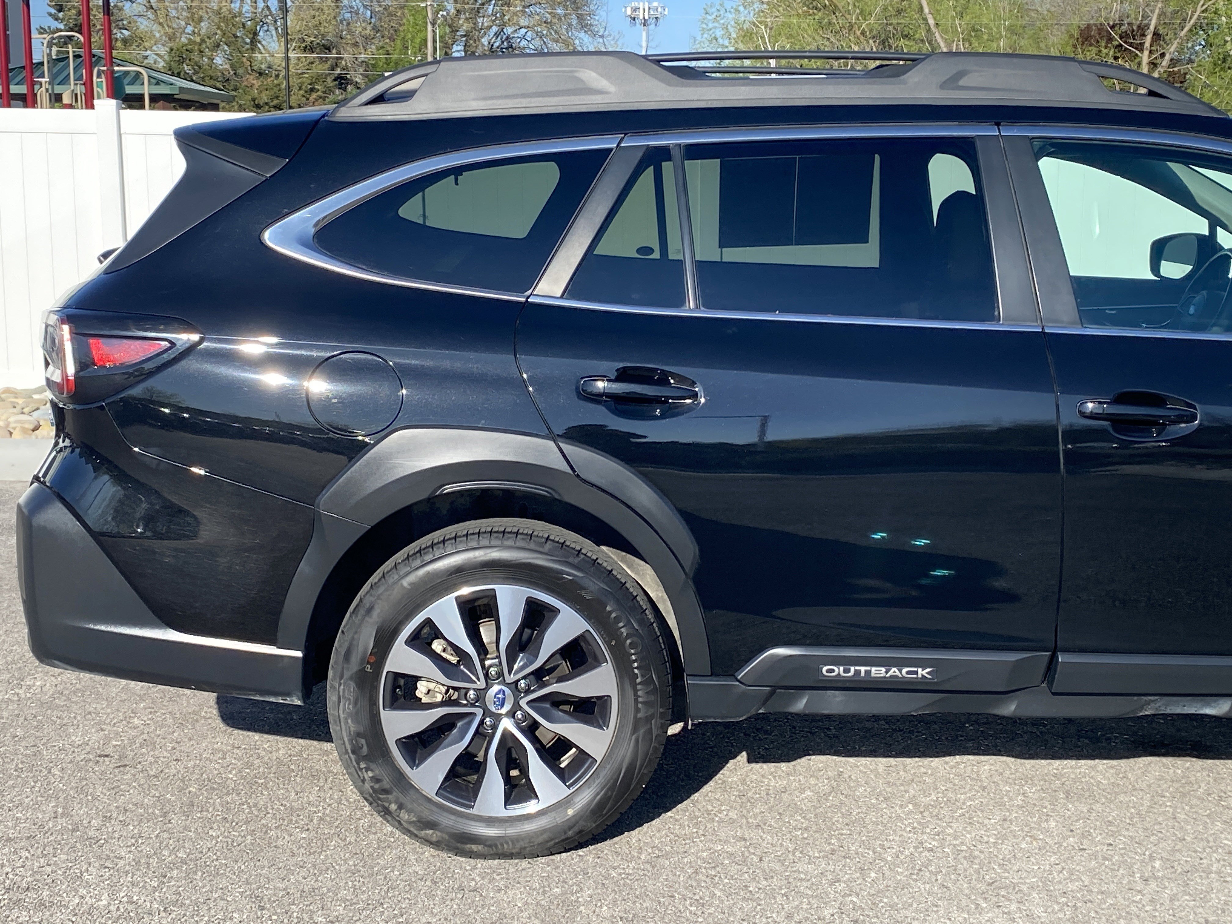 Certified 2024 Subaru Outback Limited AWD/4WD image 3