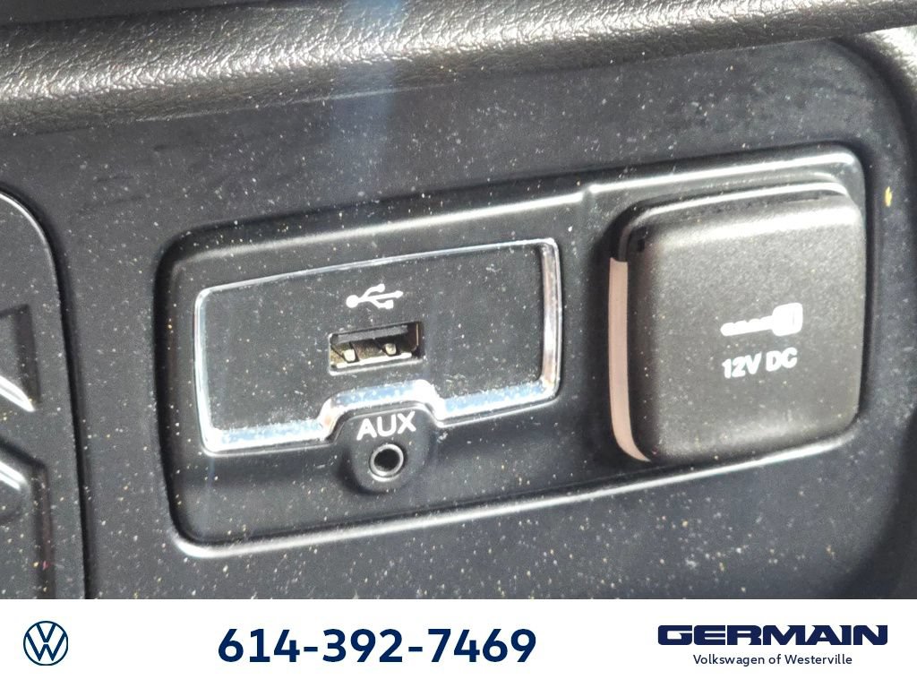 Used 2015 Jeep Renegade Latitude FWD image 28