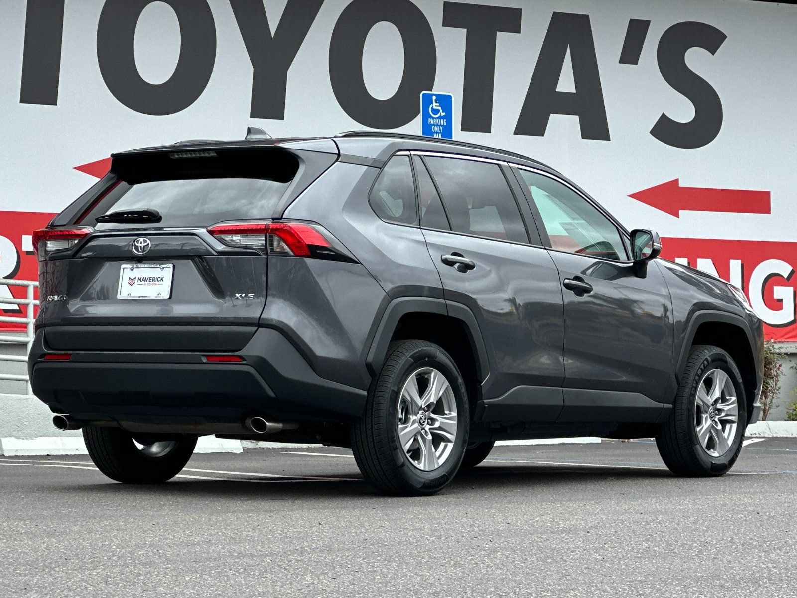 Used 2025 Toyota RAV4 XLE FWD image 5