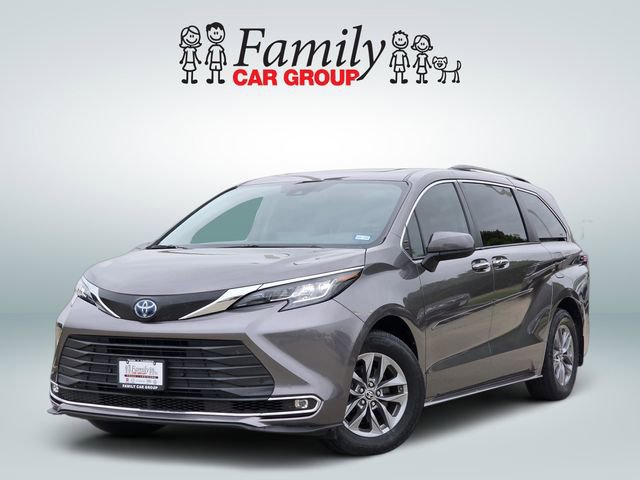Used 2022 Toyota Sienna XLE