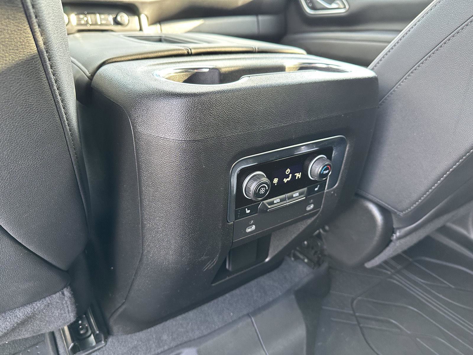 Used 2024 Chevrolet Tahoe Z71 w/ Luxury Package image 14