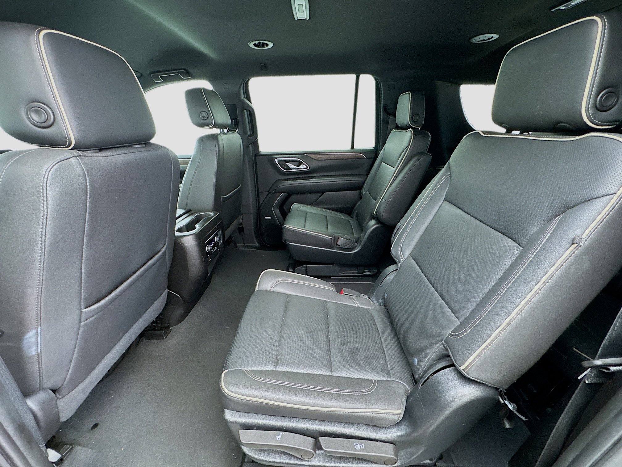 Used 2023 Chevrolet Suburban Premier RWD image 15