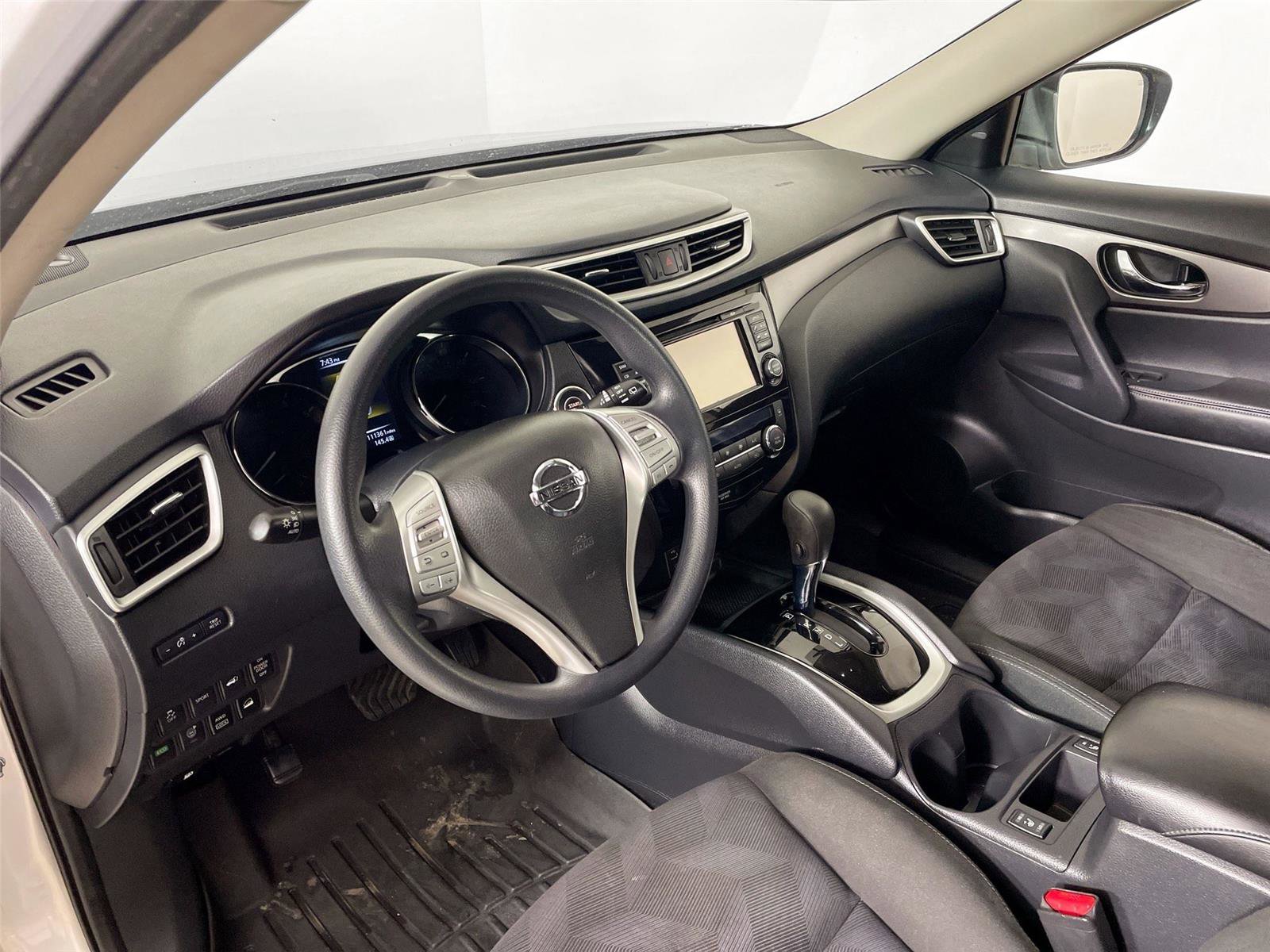 Used 2015 Nissan Rogue SV w/ SV Premium Package image 23