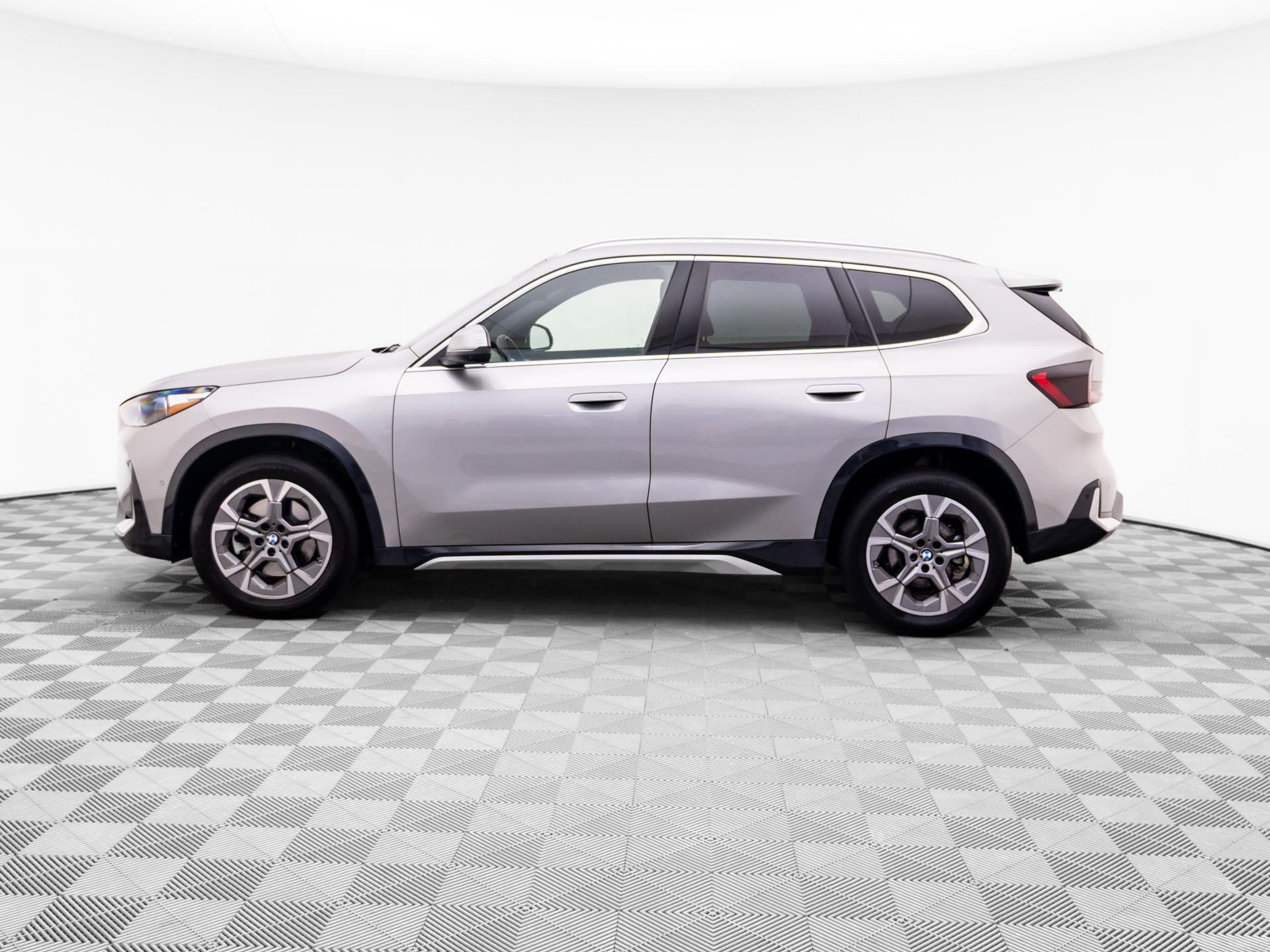 Certified 2025 BMW X1 xDrive28i w/ Premium Package AWD/4WD image 2