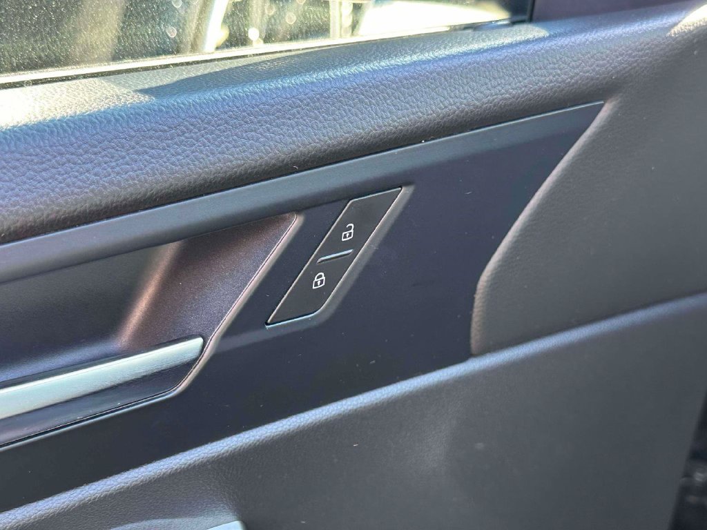 Used 2025 Volkswagen Jetta SE FWD image 17