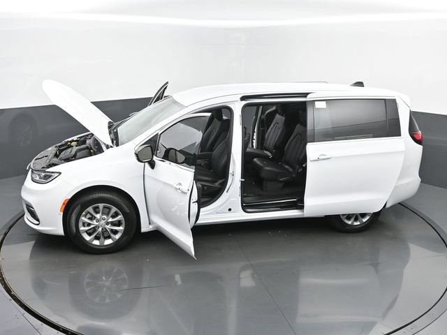 New 2025 Chrysler Pacifica Select w/ Uconnect Theater Family Group AWD/4WD image 63