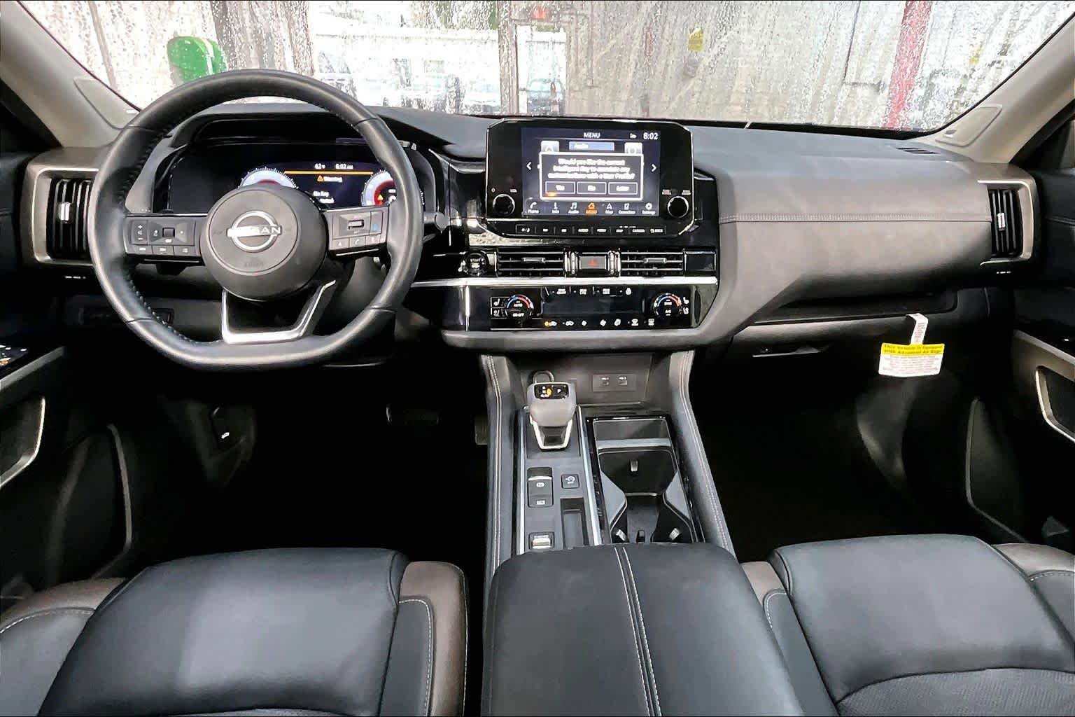 Used 2025 Nissan Pathfinder Platinum FWD image 16