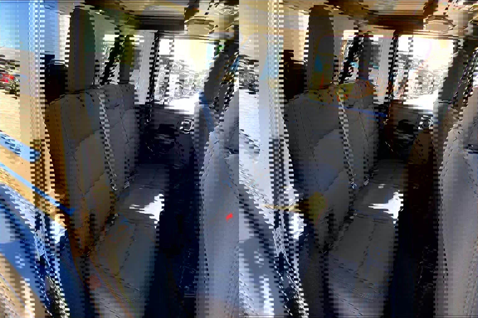 Used 2023 Jeep Wrangler Unlimited Sport image 20