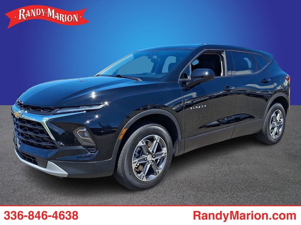 Used 2025 Chevrolet Blazer LT AWD/4WD image 1