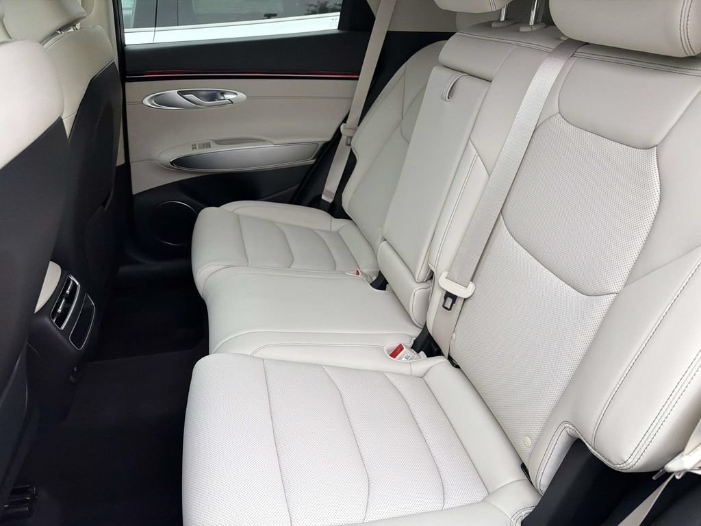 New 2026 Genesis GV70 2.5T Advanced AWD/4WD image 18