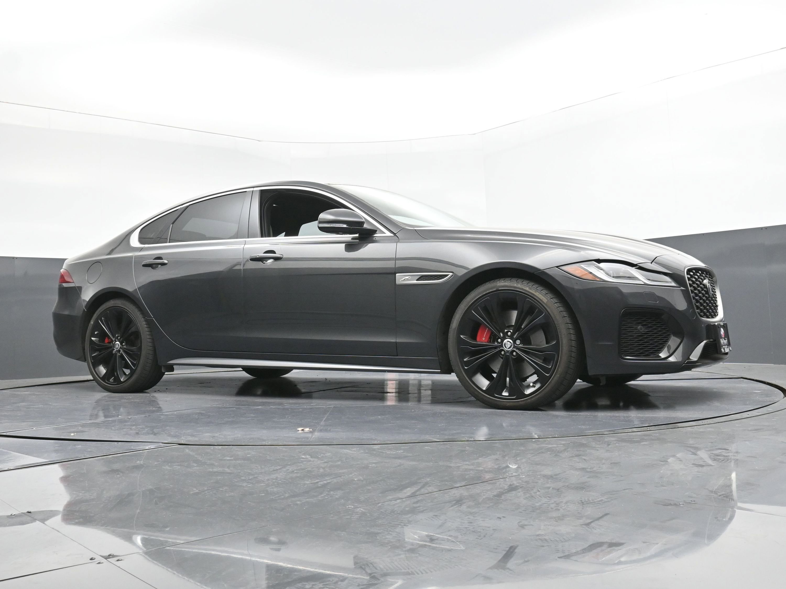 Used 2024 Jaguar XF R-Dynamic SE image 20
