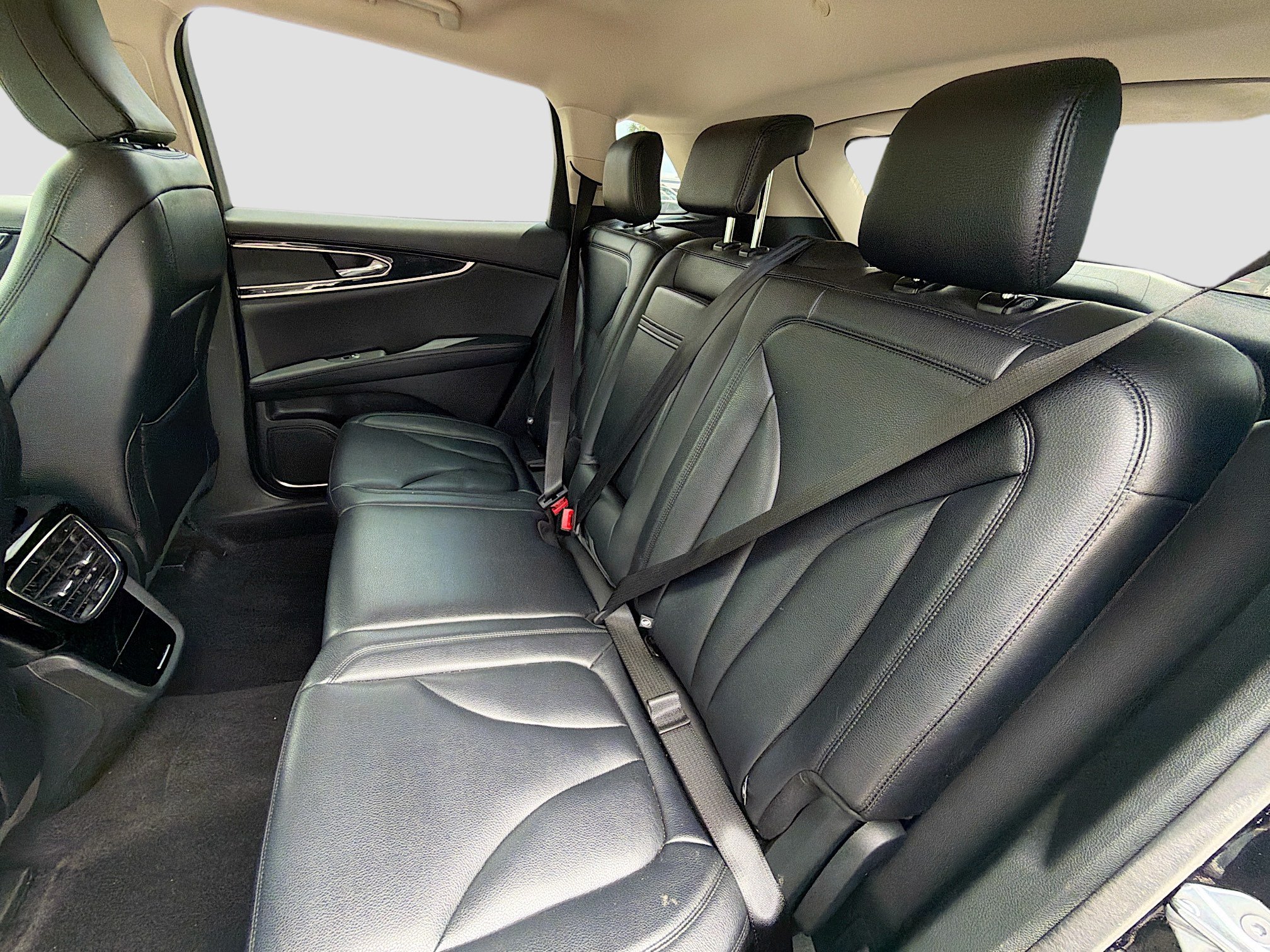 Used 2022 Lincoln Nautilus FWD w/ Premium Package image 20