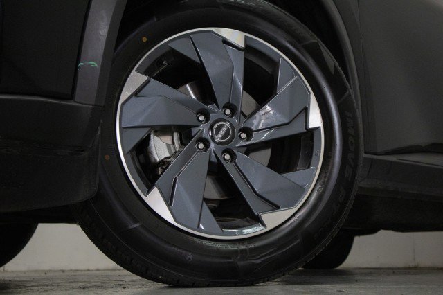 Used 2025 Nissan Rogue SV FWD image 3