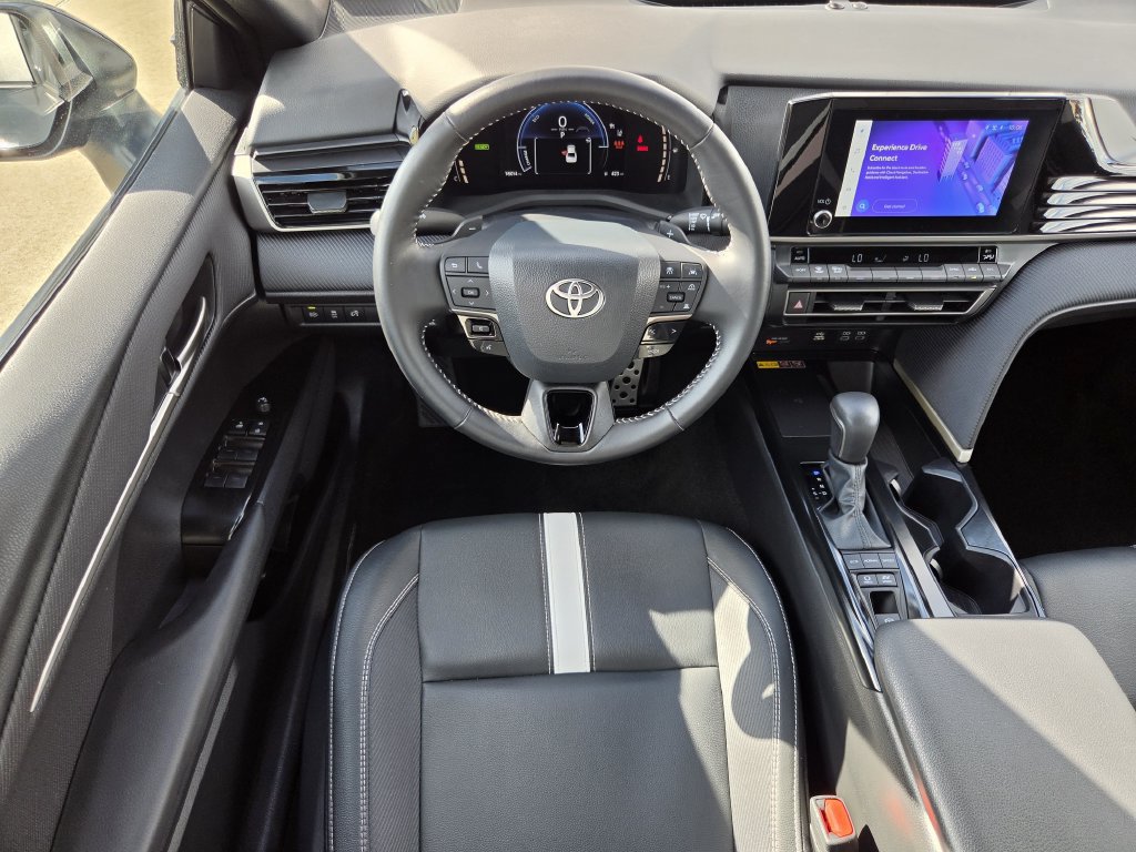 Used 2026 Toyota Camry SE FWD image 14