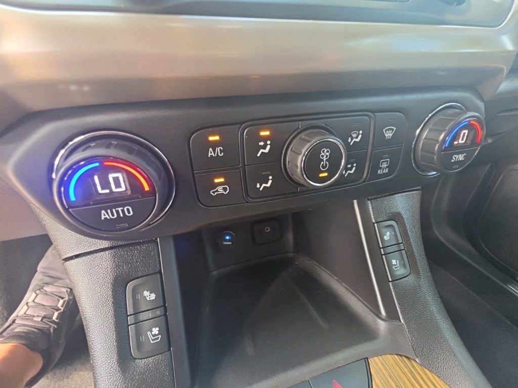 Used 2017 GMC Acadia Denali w/ Technology Package FWD image 26