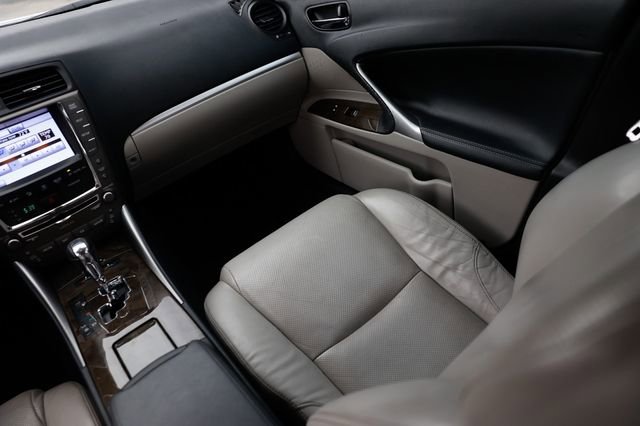 Used 2011 Lexus IS 350 4dr Sedan RWD image 27