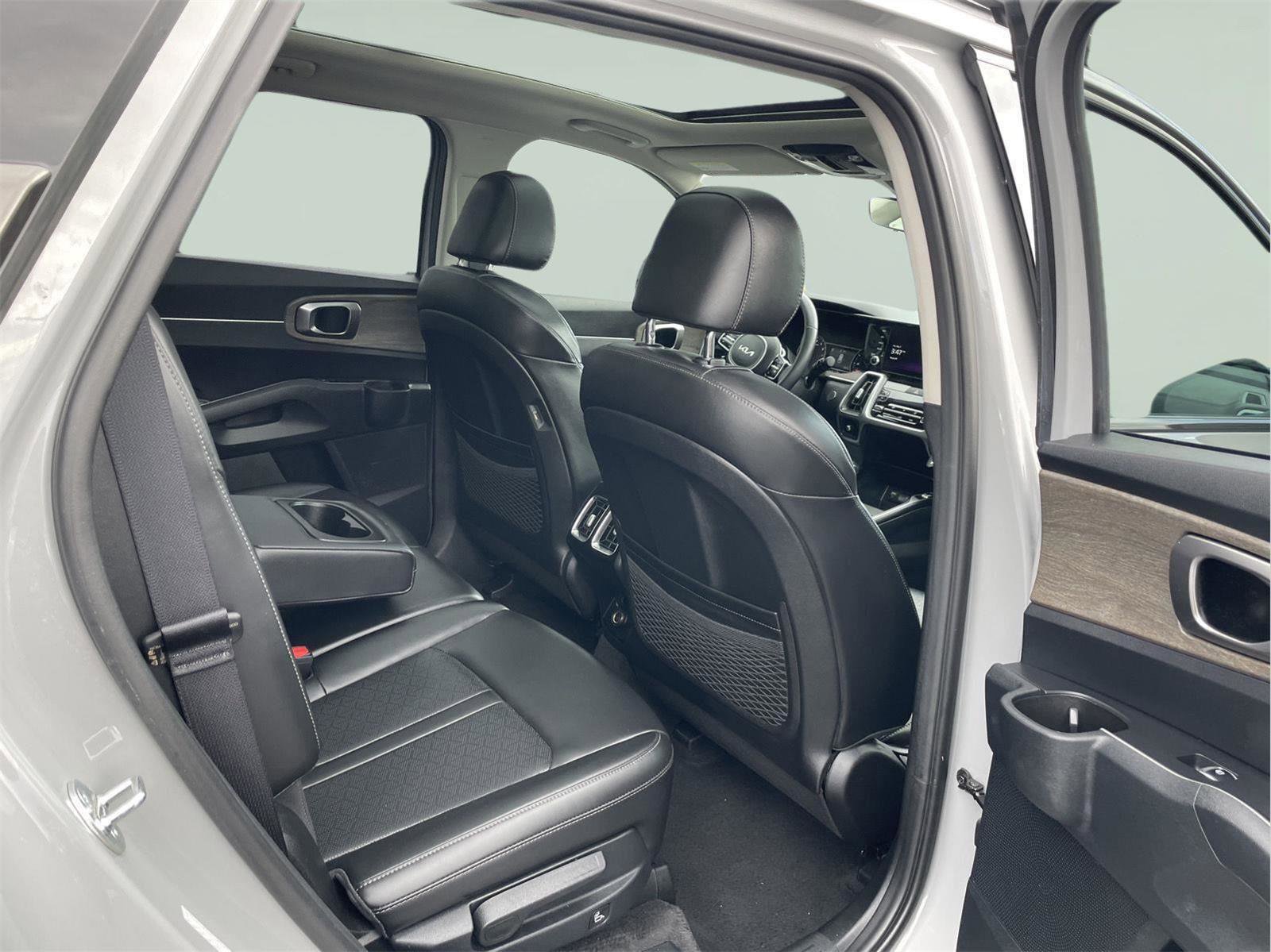 Used 2023 Kia Sorento S w/ Panoramic Sunroof Package AWD/4WD image 17