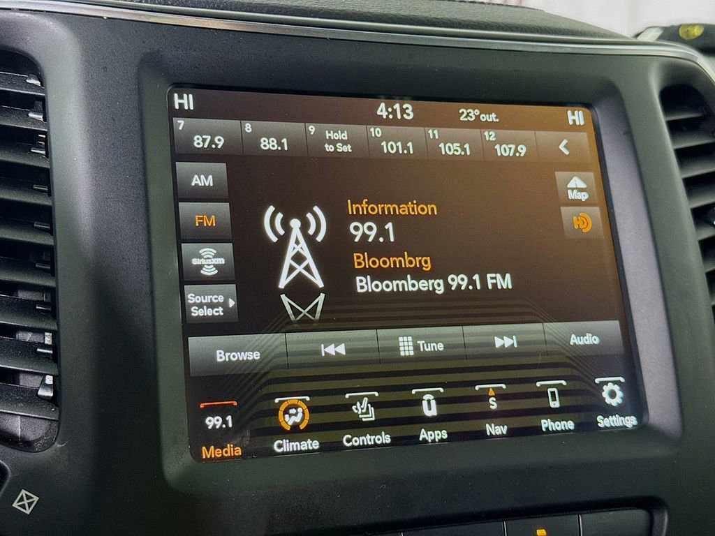 Used 2023 Jeep Cherokee Altitude Lux image 8