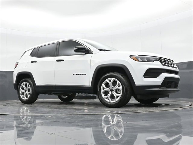 Used 2025 Jeep Compass Sport image 40