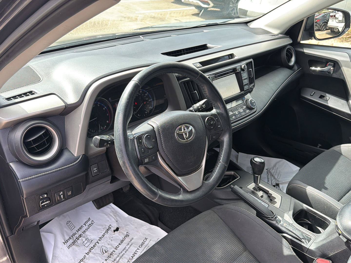 Used 2018 Toyota RAV4 XLE AWD/4WD image 16