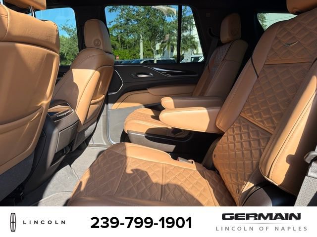 Used 2022 Cadillac Escalade Premium Luxury AWD/4WD image 13