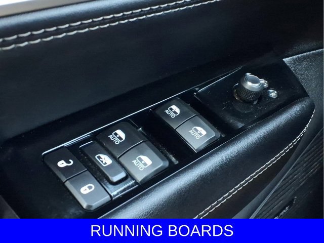 Used 2023 Jeep Wagoneer Series III w/ Preferred Equipment Group AWD/4WD image 15