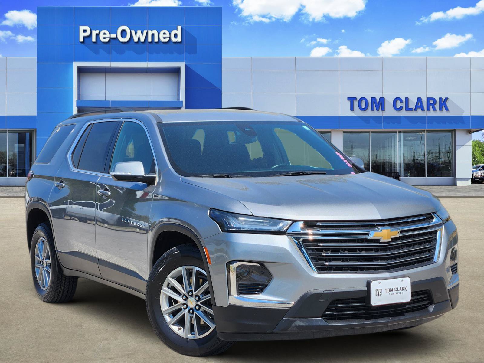 Used 2023 Chevrolet Traverse LT FWD image 1