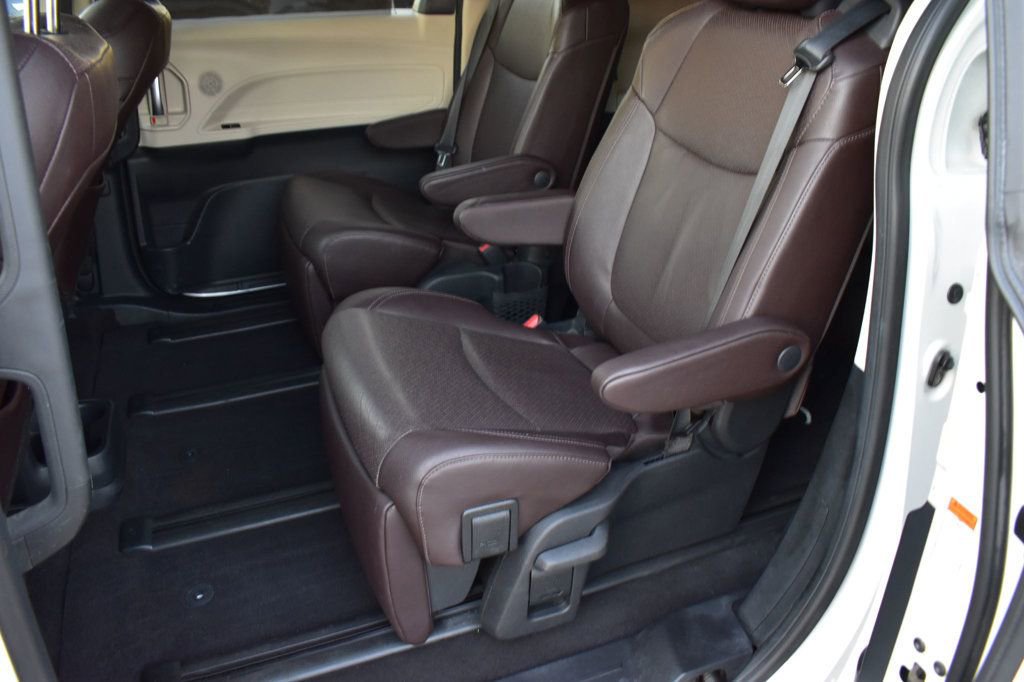Used 2022 Toyota Sienna Platinum image 22