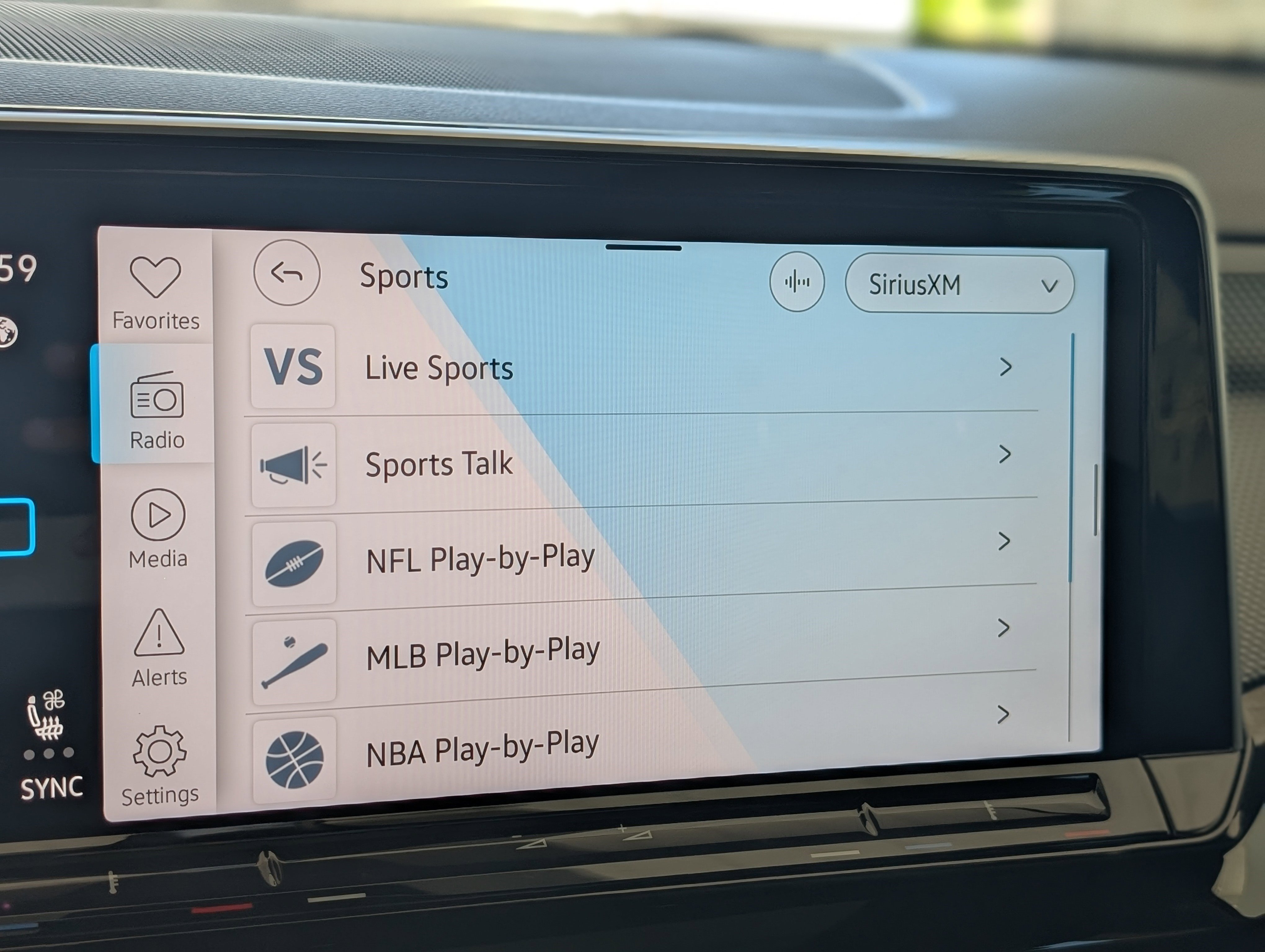 Used 2025 Volkswagen Atlas Cross Sport SEL image 30