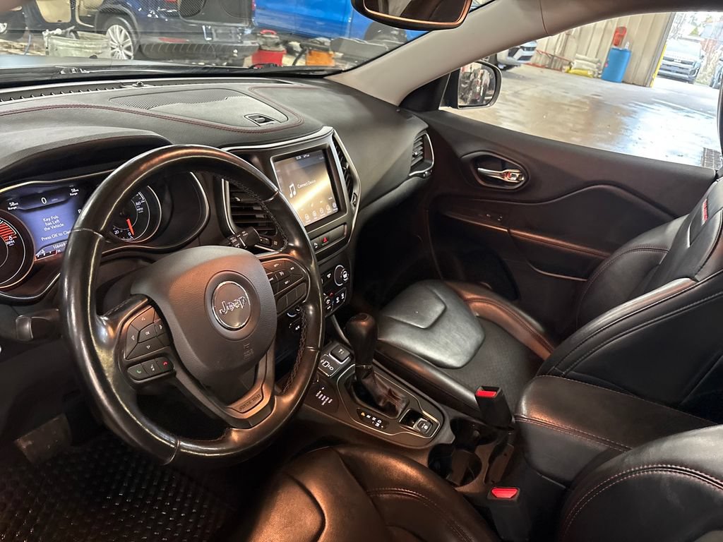 Used 2020 Jeep Cherokee Trailhawk w/ Cold Weather Group AWD/4WD image 18