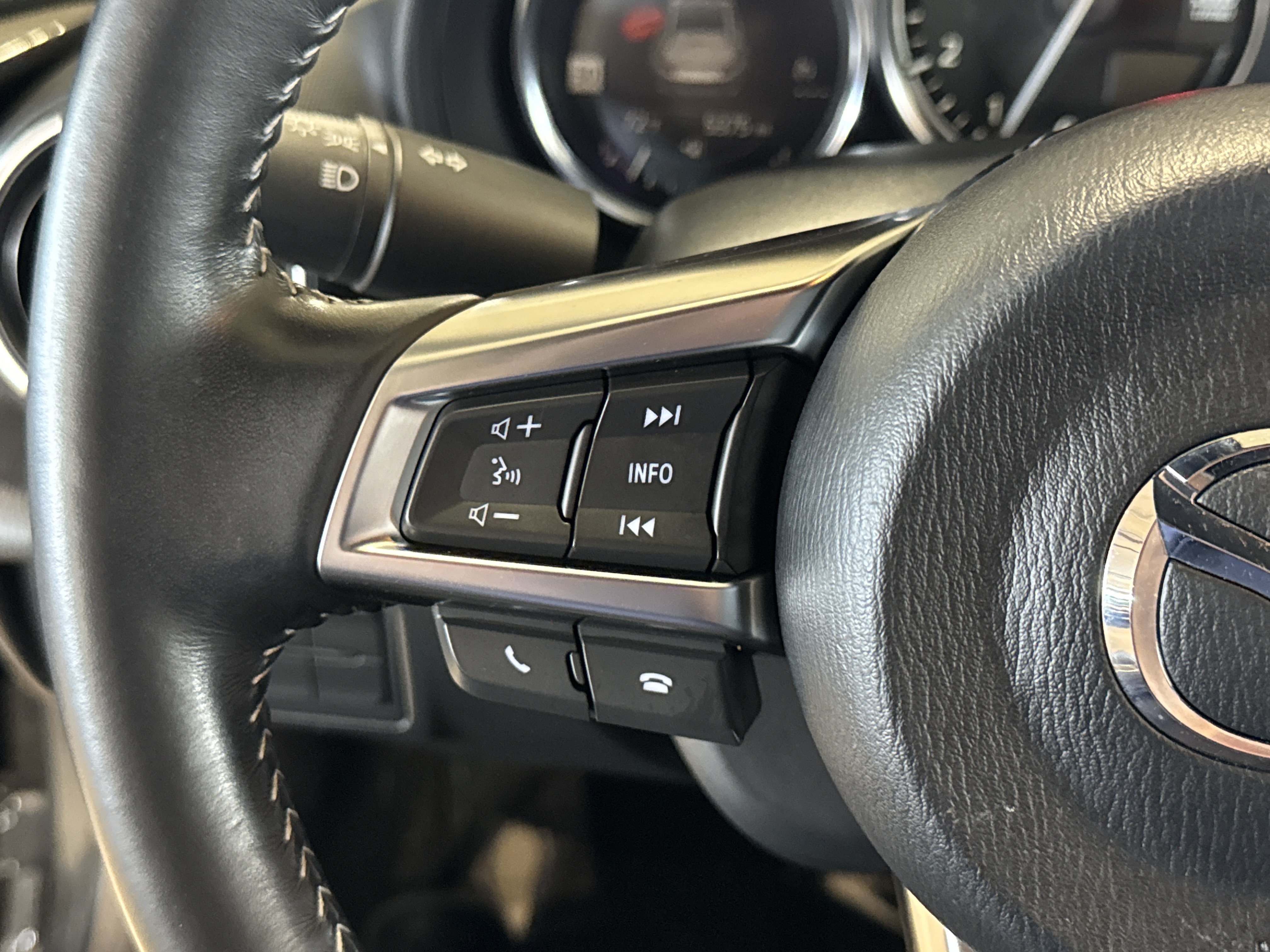 Used 2022 MAZDA MX-5 Miata RF Grand Touring RWD image 17