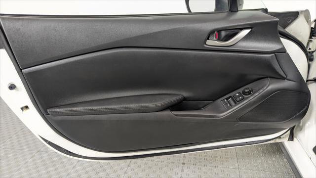 Used 2016 MAZDA MX-5 Miata Sport image 12