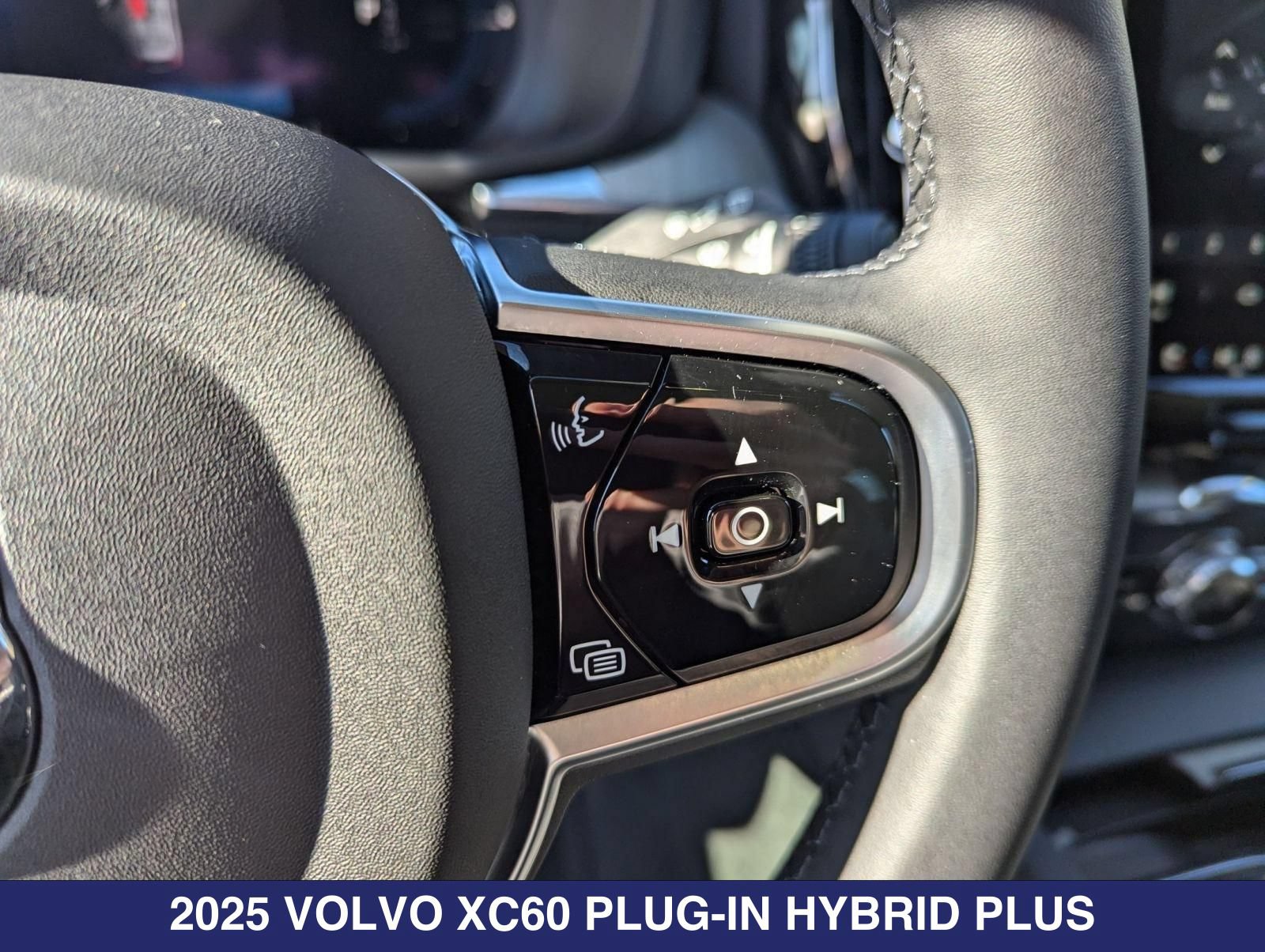 New 2025 Volvo XC60 T8 Plus w/ Protection Package Premier AWD/4WD image 13