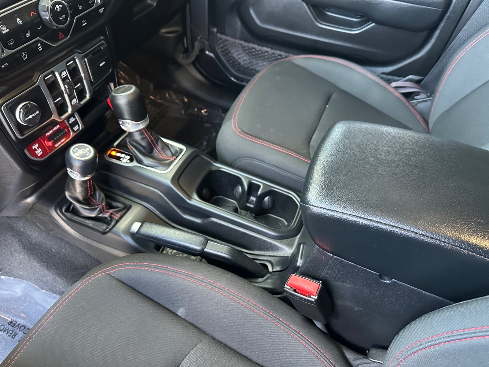 Used 2022 Jeep Gladiator Rubicon w/ Cold Weather Group AWD/4WD image 22