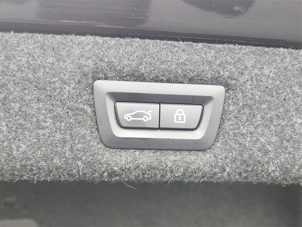 Used 2020 BMW M550i xDrive w/ Executive Package image 14