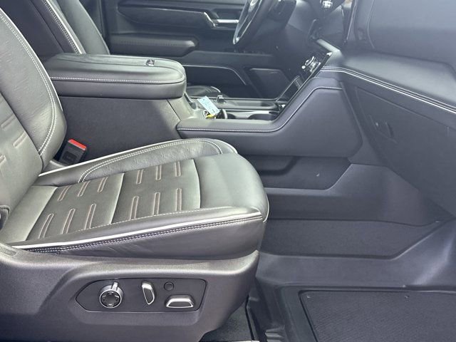 Used 2025 GMC Sierra 2500 AT4X image 14