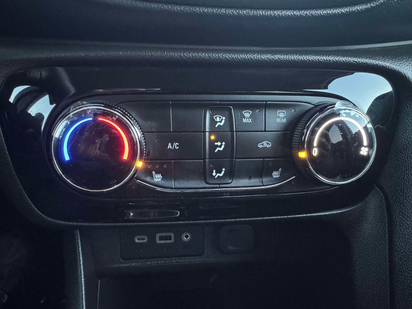 Used 2021 Buick Encore GX Preferred w/ Cold Weather Comfort Package image 30